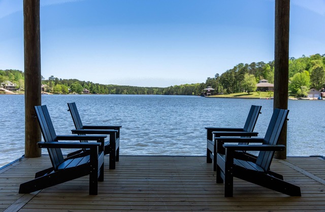 Lakeside Cottage in the Treetops - 2 bedrooms with amazing view