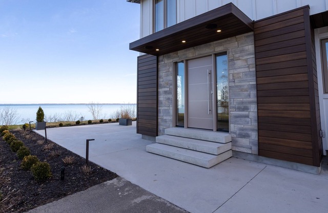 Lakeside Family Villa with views of Lake Erie