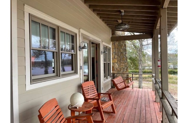 Lakeside Getaway #2 near Canton Trade Days