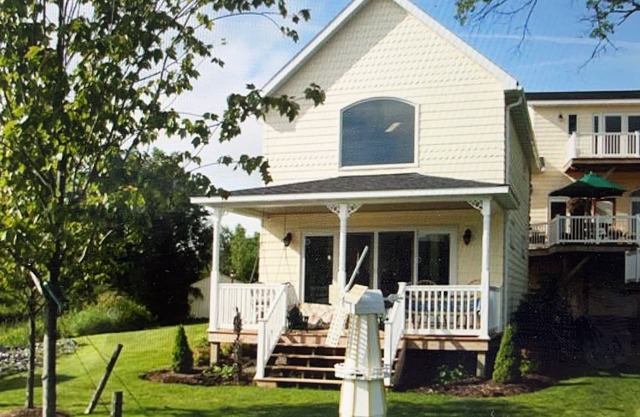 Lakeside Guest Cottage w/2 Kayaks Sleeps 4 on a 410' Private Peninsula