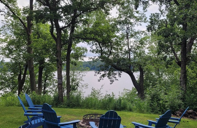 Lakeside home with plenty of amenities for all, on river fed Lake!