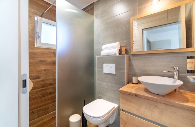 Lakeside Living: Modern Apartment Just 400m from Lake Bled
