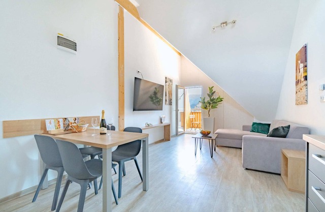 Lakeside Living: Modern Apartment Just 400m from Lake Bled