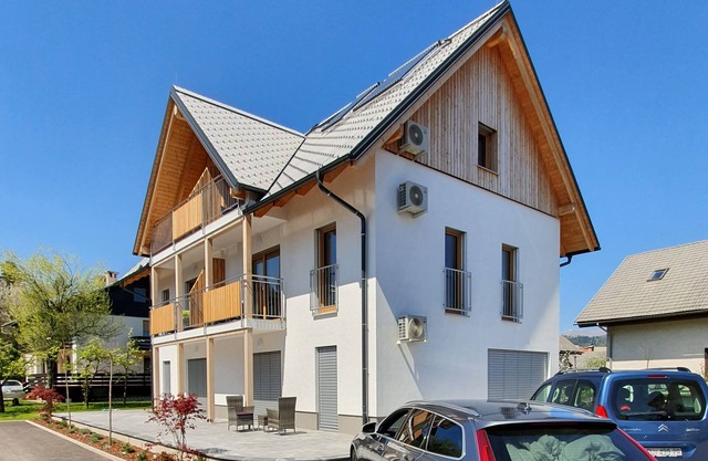Lakeside Living: Modern Apartment Just 400m from Lake Bled