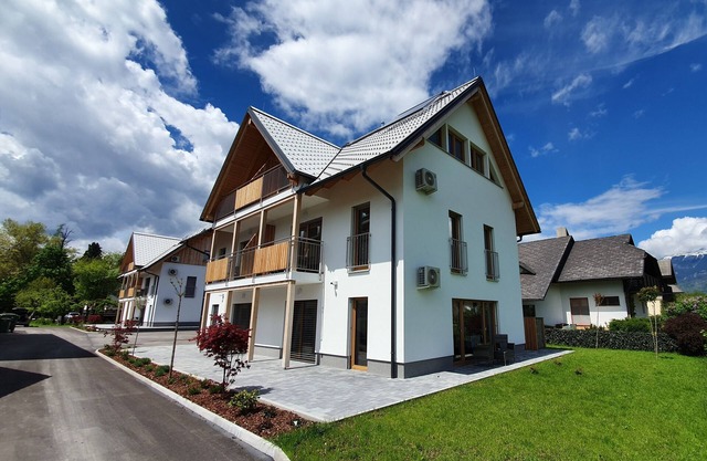 Lakeside Living: Modern Apartment Just 400m from Lake Bled
