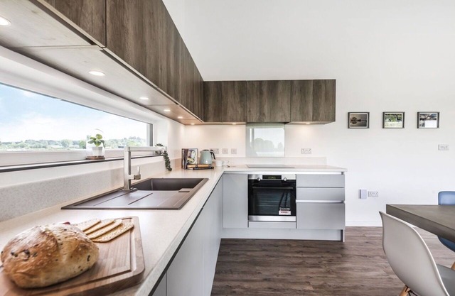 Lakeside Lodge by Grandeur Property