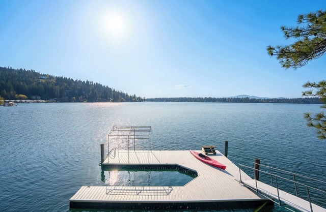 Lakeside Loft – A Cozy Hayden Lake Cabin with Dock