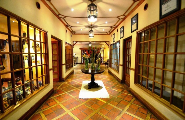 Lakeside Retreat Room Ideal for Romantic Wildlife Getaways | Free Parking