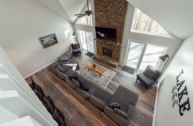 Lakeslee Lodge: Lake Access, Dock Slip, Hot Tub, Community Amenities!