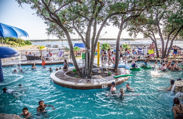 LakeTravis Bungalow 5: Free waterpark & Low clean fee