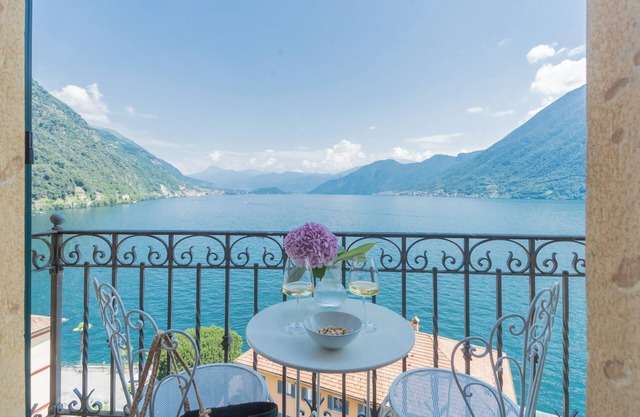 Lakeview Apartments by Rent all Como