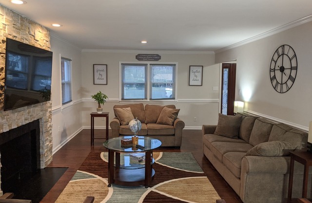 Lakeview Five Bedrooms Cape Cod Near Quantico and Historic Fredericksburg