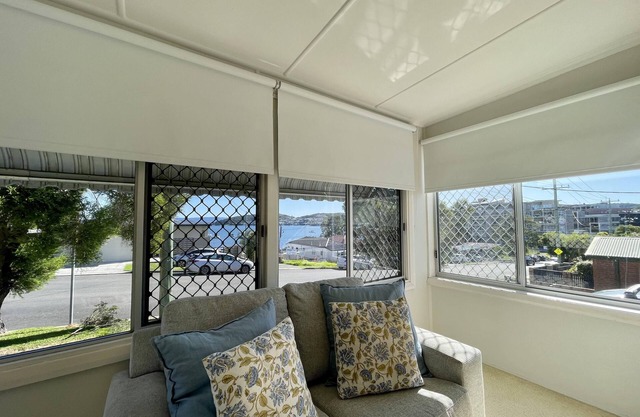 Lakeview Haven - Walk to the Lake and Shops