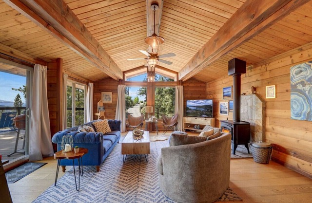 Lakeview Mountain Escape | Hot Tub-Deck-Sleeps 10