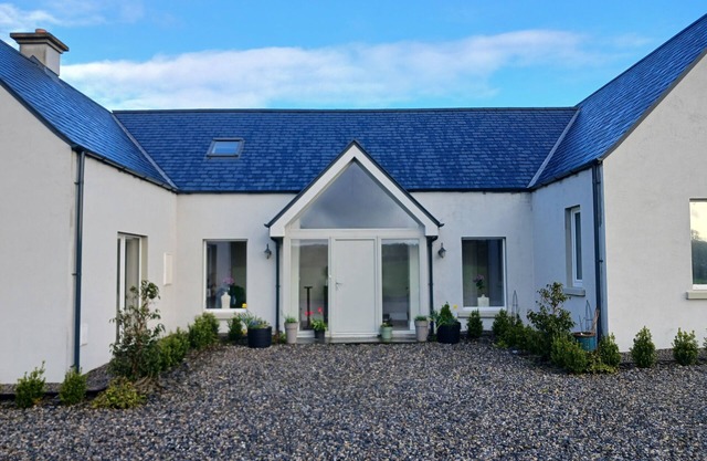 LAKEVIEW RETREAT, family friendly in Portroe, County Tipperary