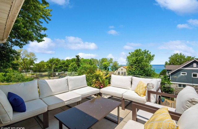 Lakeview Retreat—Modern 4BR Steps to Beach, Chefs Kitchen, Fire Pit, Terraces!