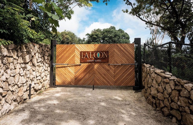 LALOON Luxury Suites - Adults Only, Santa Teresa Beach