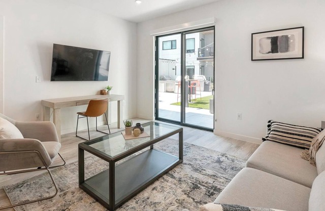 Landing at 1510 Belleville - 1 Bedroom in Scott.