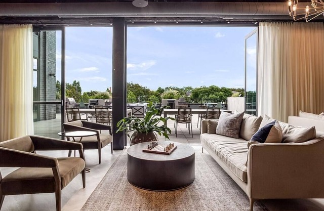 Landing at Logan Apartments - Studio in Logan Square