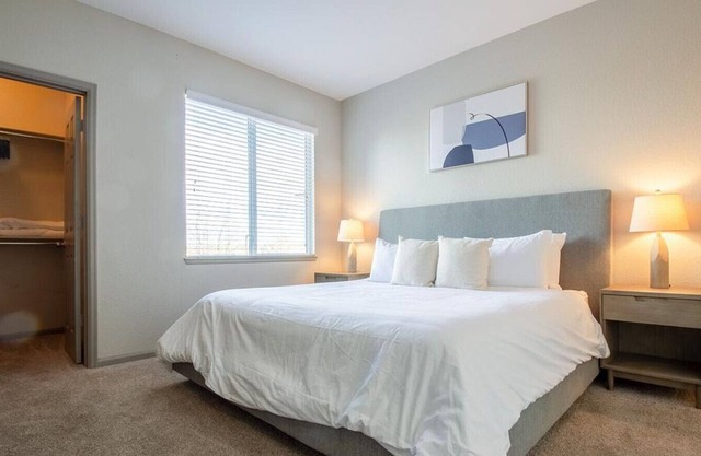 Landing at Mile 44 Apartments - 2 Bedrooms in Downtown Denver