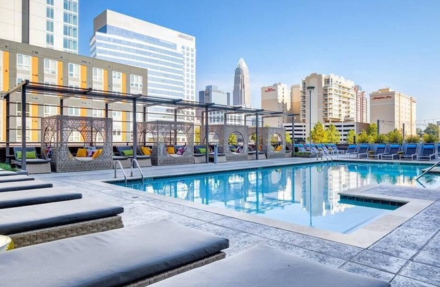Landing at Savoy Apartments - Studio in Downtown Charlotte