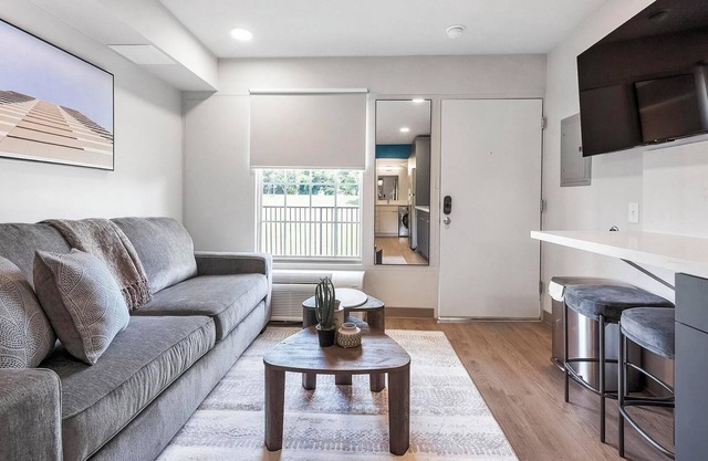 Landing | Incredible Studio in Downtown Hermitage
