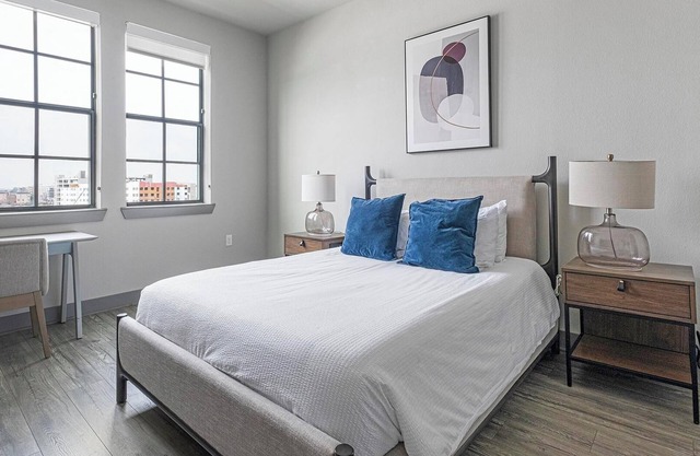 Landing | Modern 1BD, Rooftop Lounge, Game Room