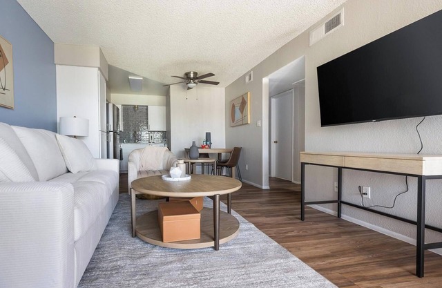 Landing | Stylish 2BD in Maryvale Village