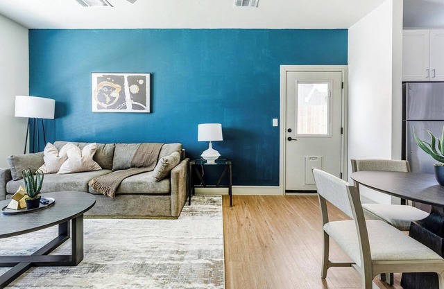 Landing | Stylish 2BD, Pool, Gym
