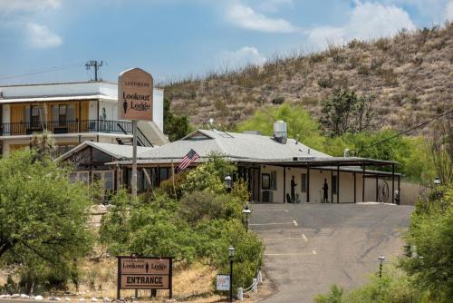 Landmark Lookout Lodge 