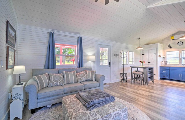 Landscape Views: Sweetwater Country Cottage!