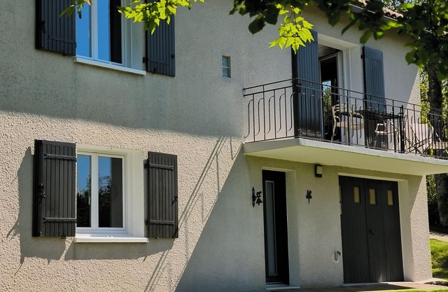 LANGOGNE 5 minutes from Lake Naussac, 7-room holiday home with garden.