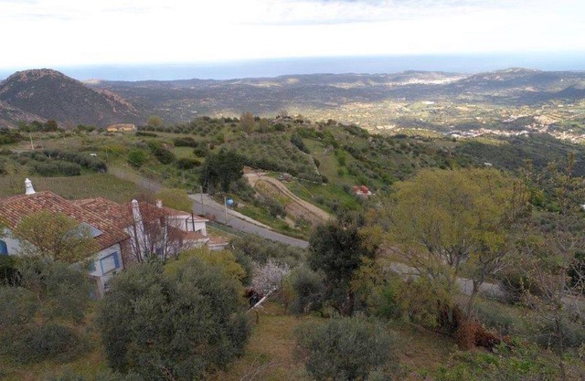 Lanusei, beautifully situated apartment in villa. WiFi, air conditioning.