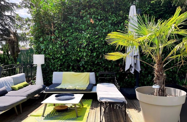 Large 3 bedroom house - swimming pool - 25mn from Lyon - TER 3mn away -