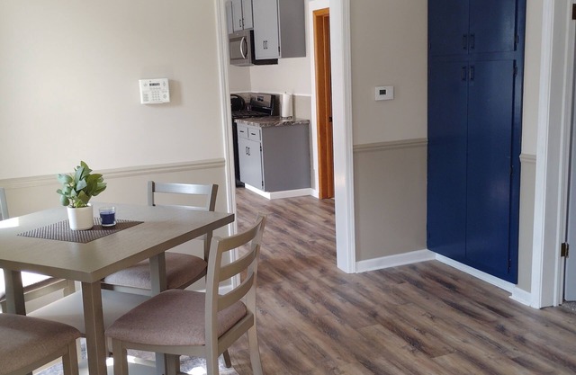 Large 3-bedroom house in charming Bay City with WiFi, AC. Enjoyable getaway