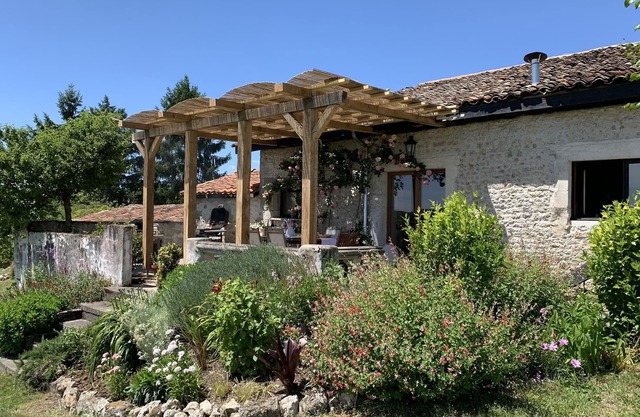 Large 3* cottage for 10 with large shared pool and fantastic views