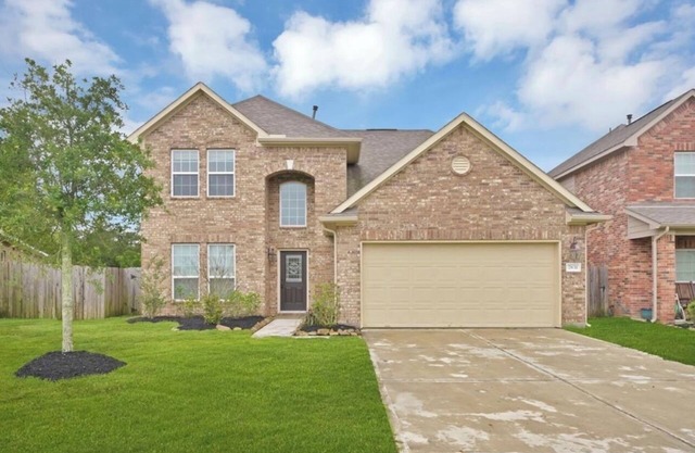 Large 4 bedroom 2.5 bathroom King Suite, 3 queens, 2 sofa beds, 2 air mattress