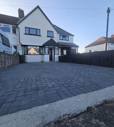 Large 5 Bed Home with 3 Baths and Parking