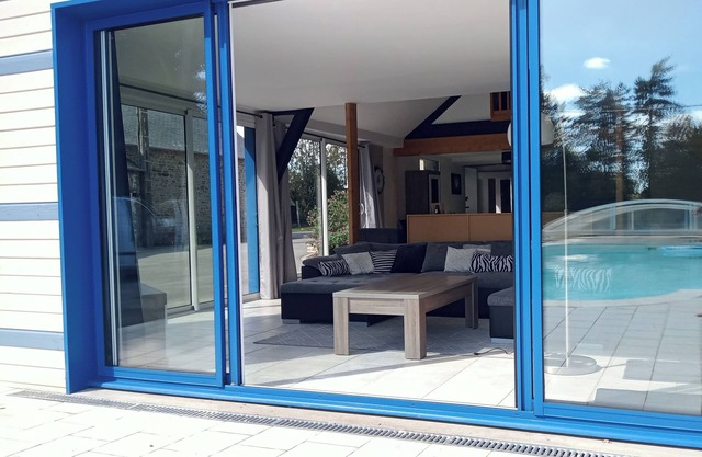 Large 6-bedroom gîte near Rennes, 2bathrooms, 3wc, heated pool, 12p pond