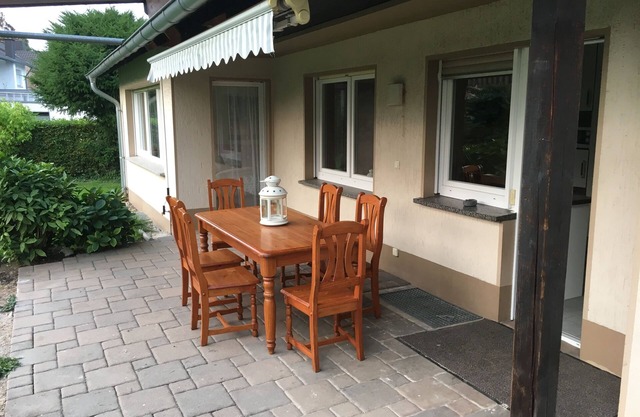 Large apartment near Bonn/Cologne, nature & city, WLAN, terrace, parking lot