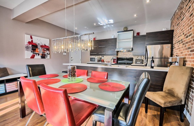 Large apartment with Roof terrace and Private parking space at low cost