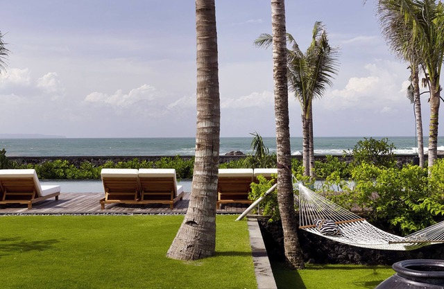 Large Beachfront House, chef included