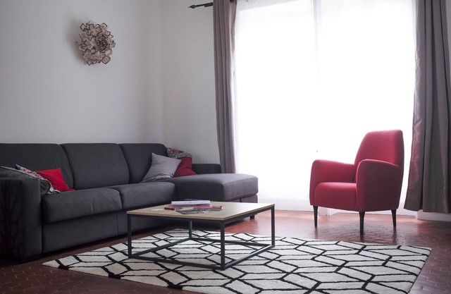 Large, bright apartment with terrace in a prime location