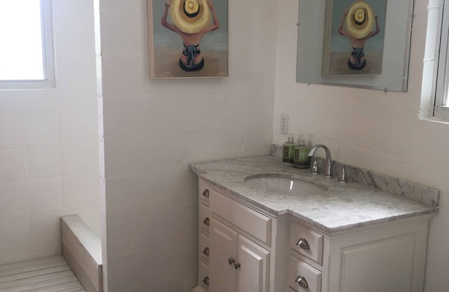 Large bright apartment with pool, close to beach