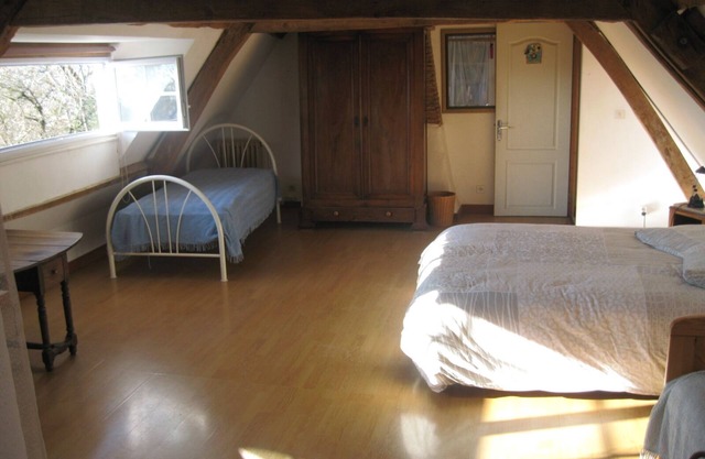 Large, bright original room rated 3 épis Gîte de France