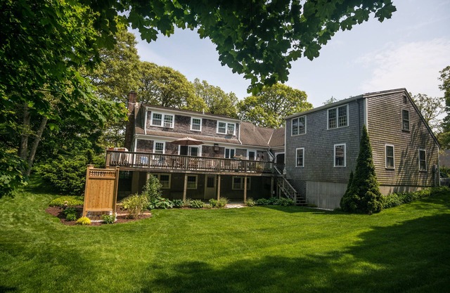 Large, Charming Cape Cod Home Close To Orleans And Chatham Beaches