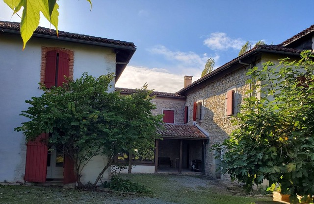 Large charming home 40 minutes from the beaches and mountains