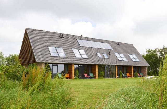 Large child-friendly holiday home near Lauwersmeer and Wadden Sea