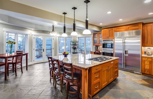 Large Comfortable home with Flatiron views