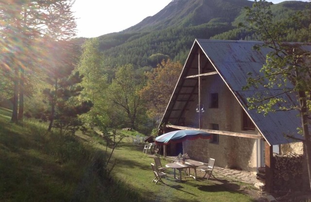 Large & Cosy Chalet in Alpes de Haute Provence, with chimney, piano & garden!